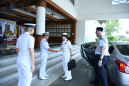 เสนาธิการกองเรือยุทธการ ให้การรับรอง ผู้บังคับการเรือ HMAS WARRAMUNGA กองทัพเรือออสเตรเลีย